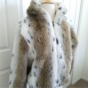 Warm Vintage Leopard Faux Fur Coat!